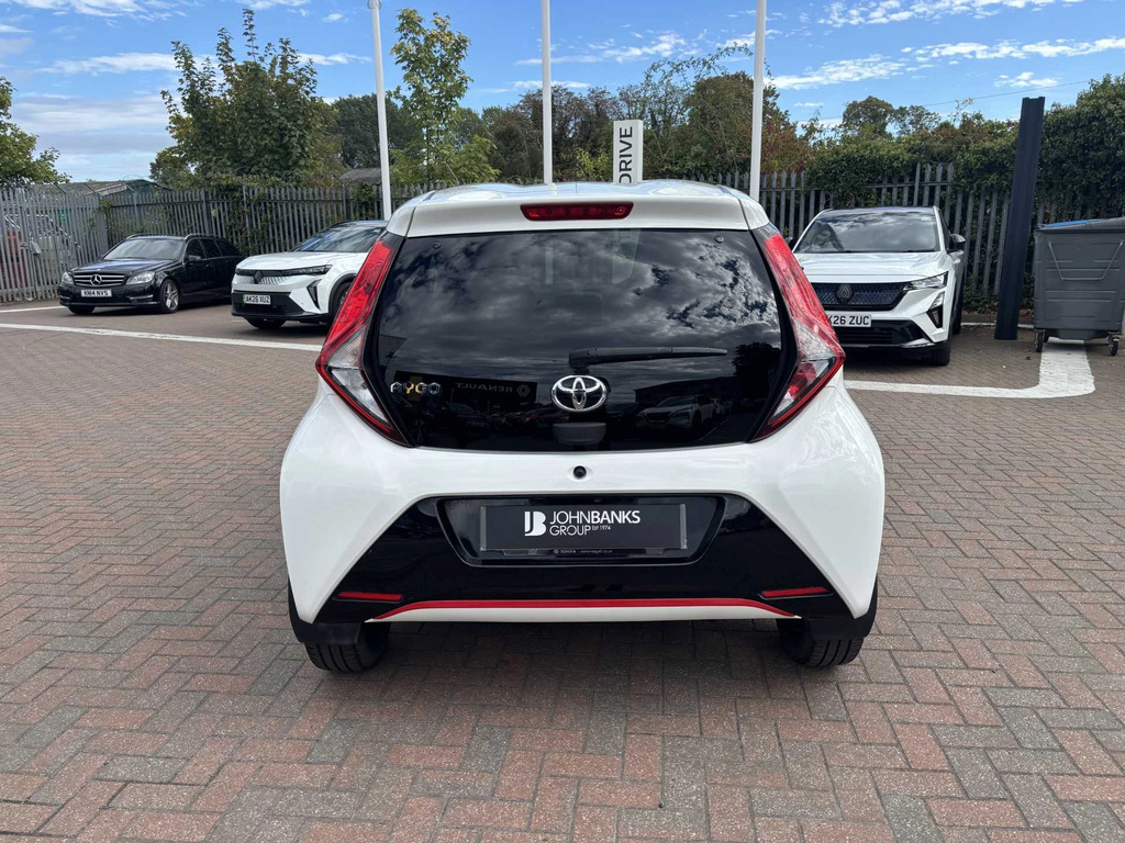 Toyota Aygo 1.0 Vvt-i X-trend Tss X-shift White #3