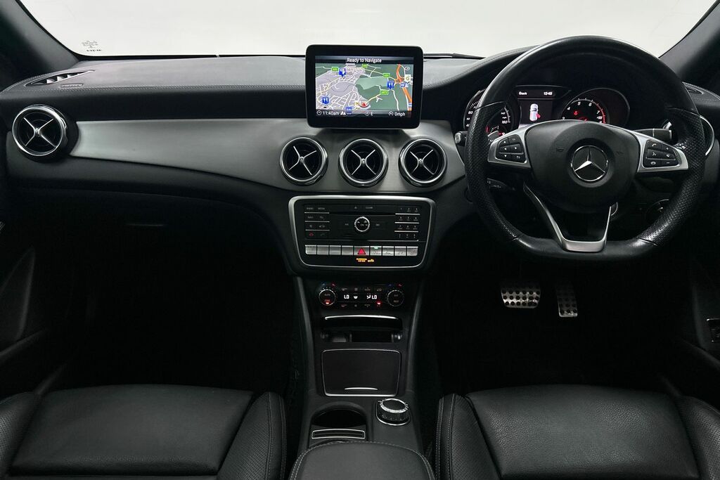 Mercedes-Benz GLA Class 2.0 Gla250 Amg Line Premium Plus 7G-dct 4Matic E White #5