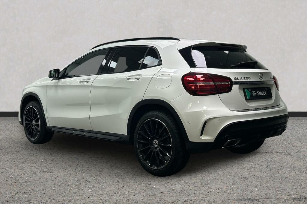 Mercedes-Benz GLA Class 2.0 Gla250 Amg Line Premium Plus 7G-dct 4Matic E White #4