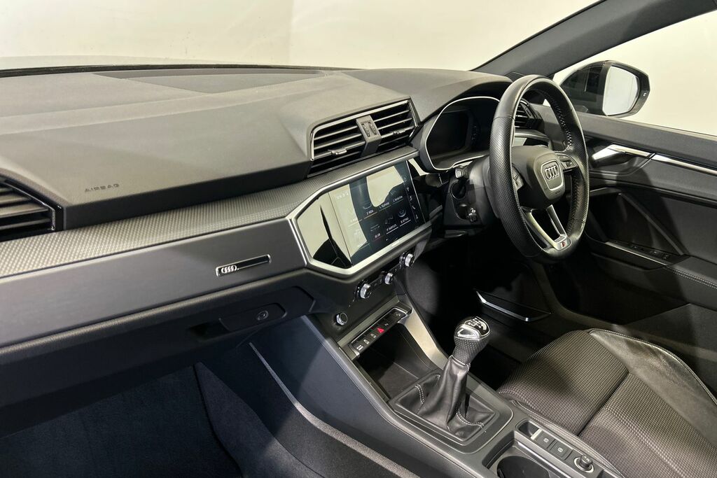 Audi Q3 S Line 35 Tfsi 150 Ps 6-Speed SR70GWE Black #2