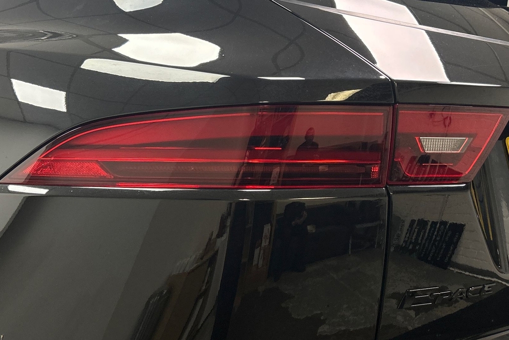 Jaguar E-Pace 1.5 P300e R-dynamic Se Black Grey #19