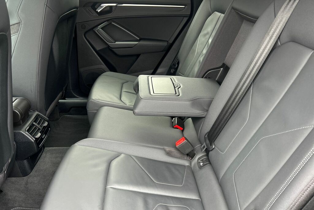 Audi Q3 35 Tfsi Technik Black #9