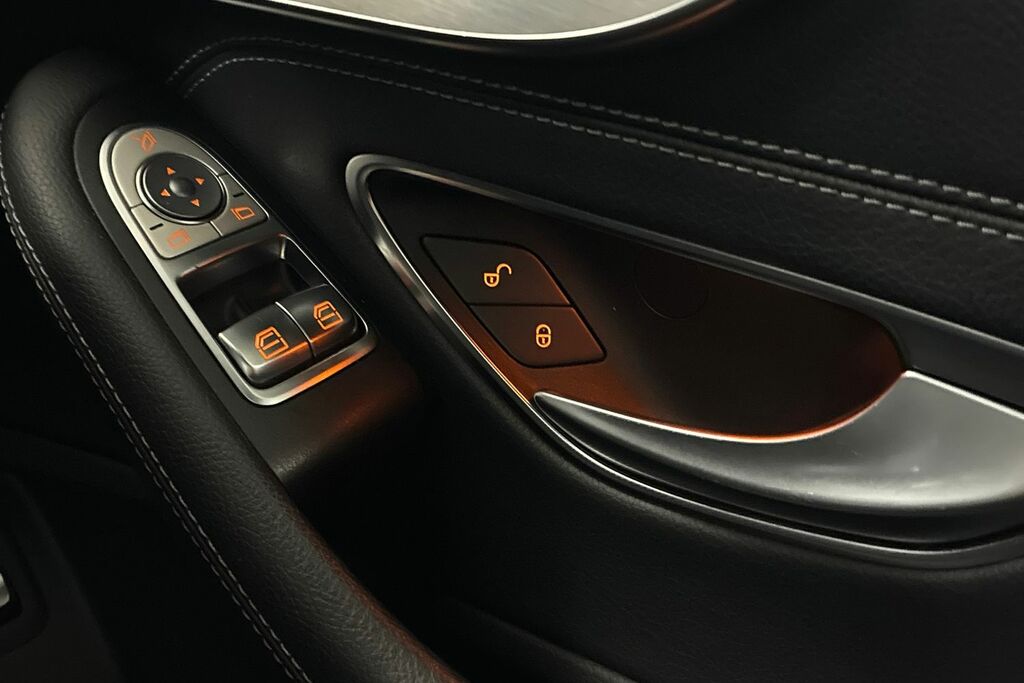 Mercedes-Benz C Class White #29