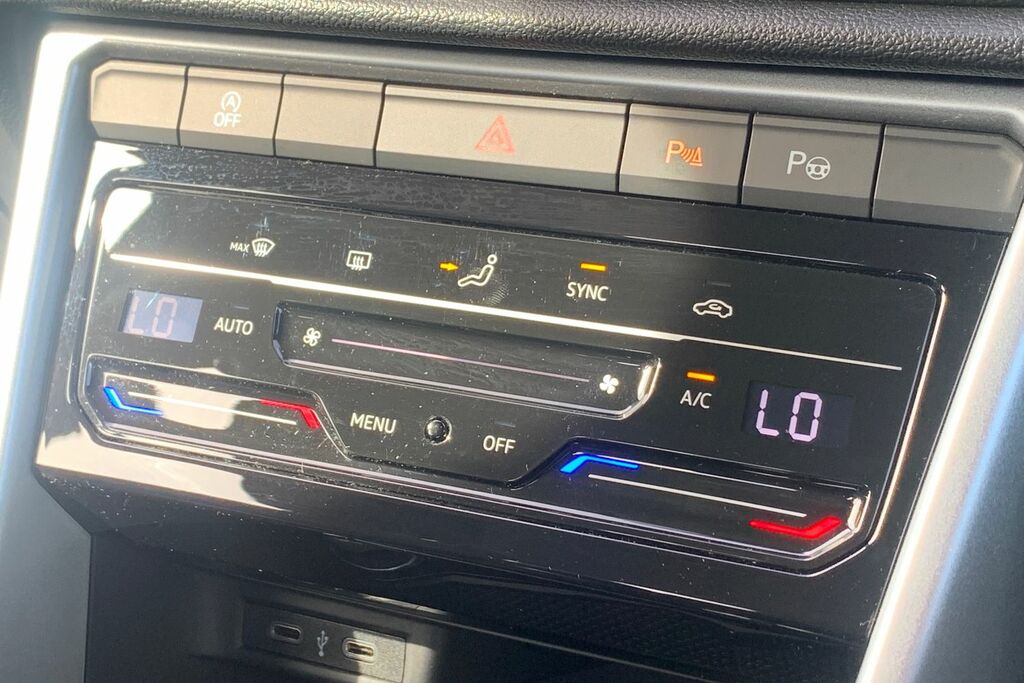 Volkswagen T-Roc Active White #17
