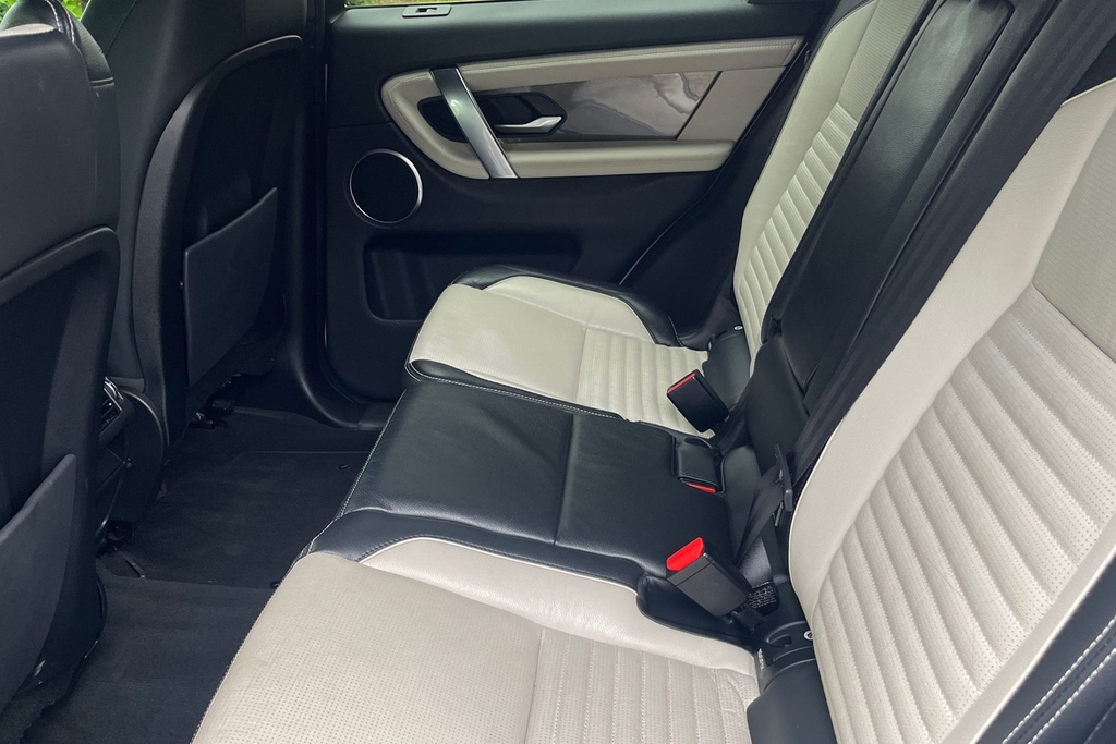 Land Rover Discovery Sport D180 R-dynamic Se White #4