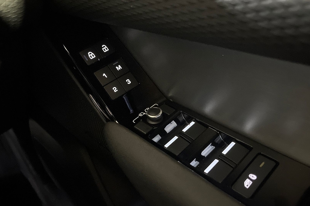 Land Rover Range Rover Velar Automatic Black #24