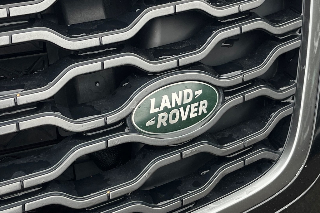 Land Rover Range Rover Velar Automatic Black #26