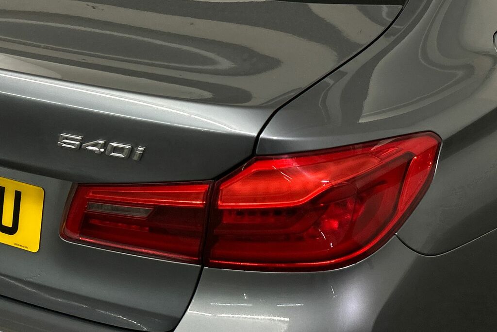 BMW 5 Series Black #19