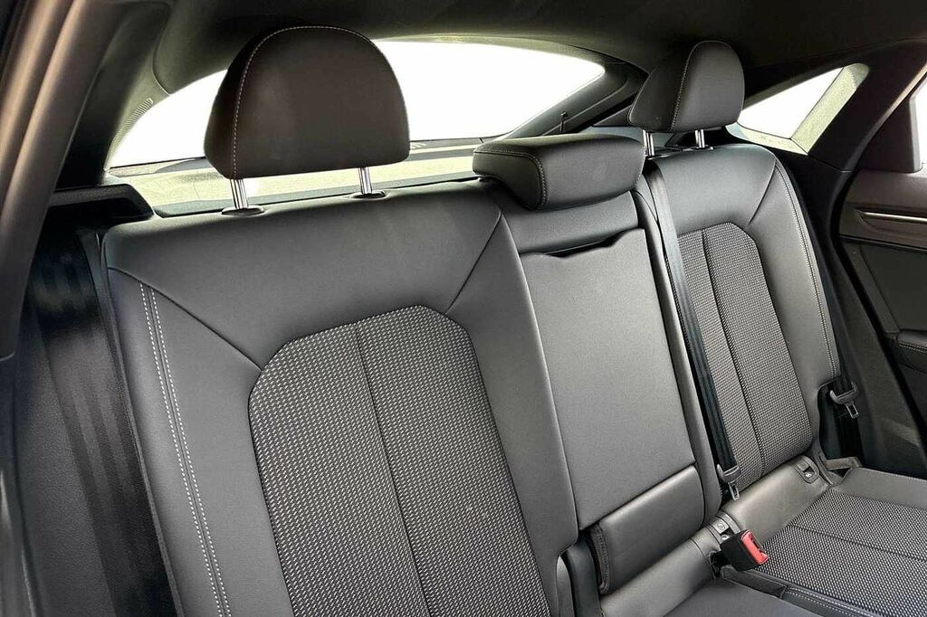 Audi Q3 Sport Black #9