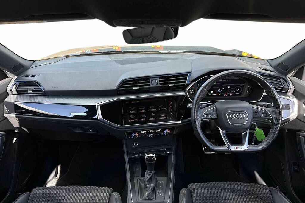 Audi Q3 Sport Black #10