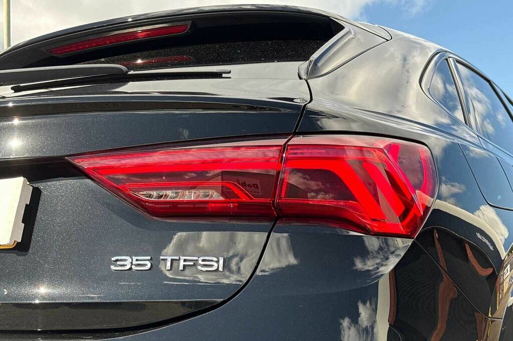 Audi Q3 Sport Black #19