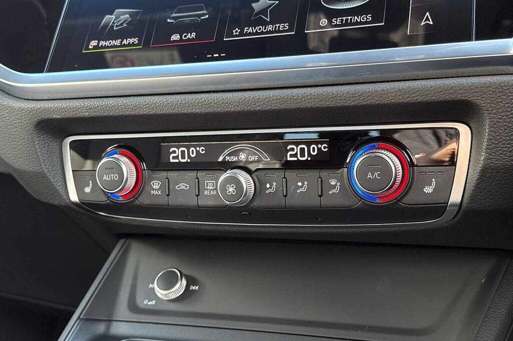 Audi Q3 Sport Black #17