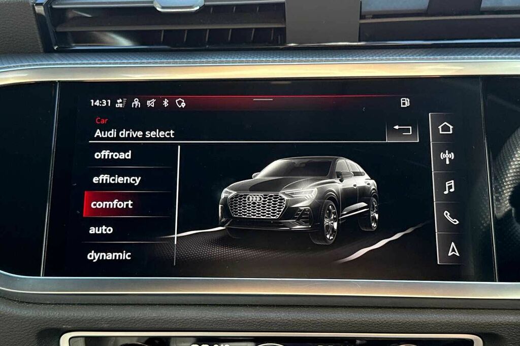 Audi Q3 Sport Black #29