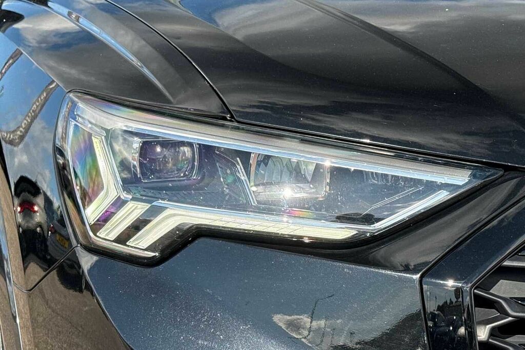 Audi Q3 Sport Black #18