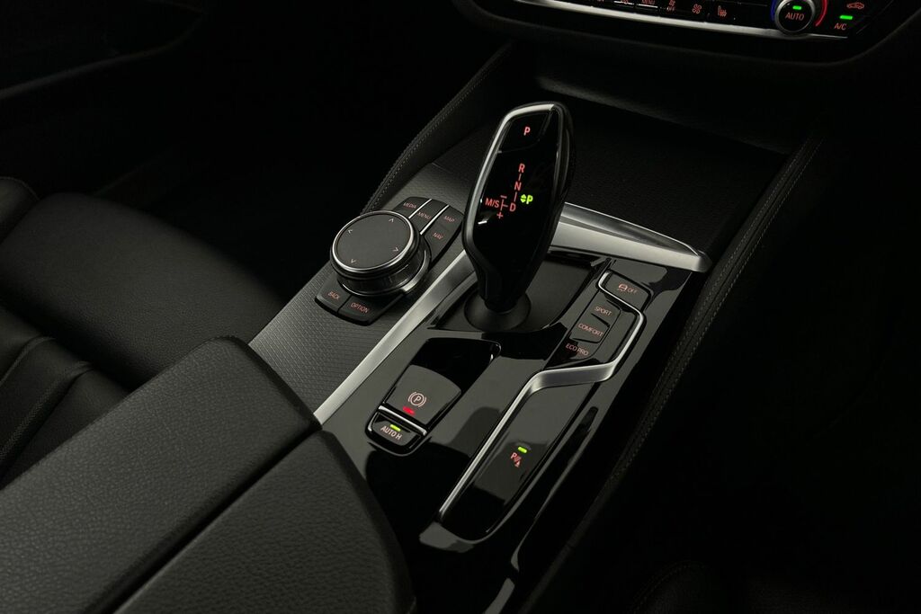 BMW 5 Series Se White #10