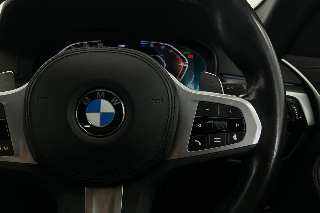 BMW 5 Series Se White #18