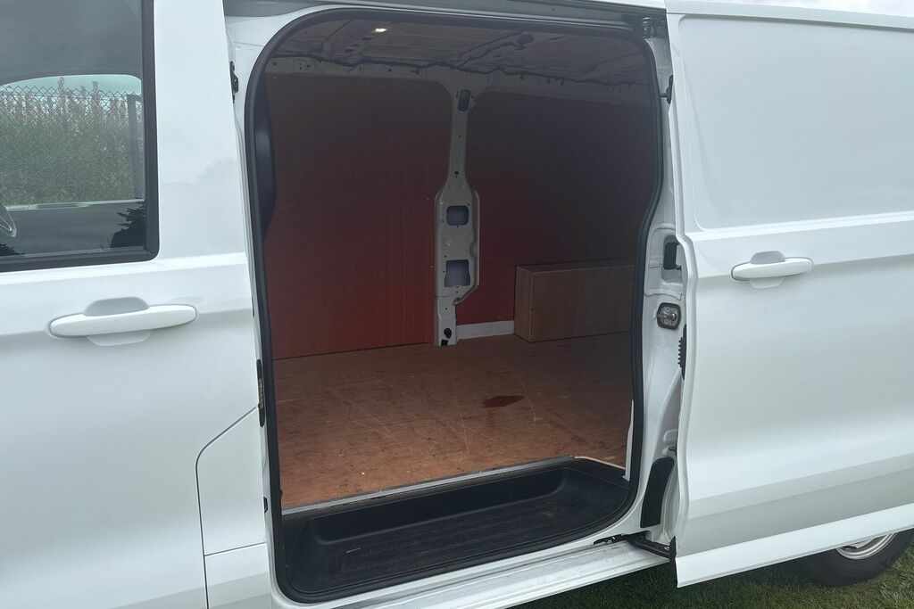 Volkswagen Transporter Commerce Plus White #9