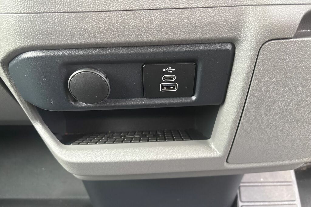 Volkswagen Transporter Commerce Plus White #21