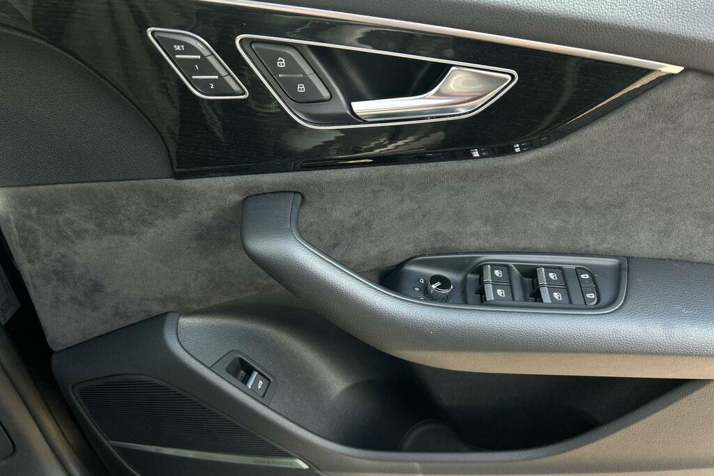 Audi Q8 3L Black Edition Black #29