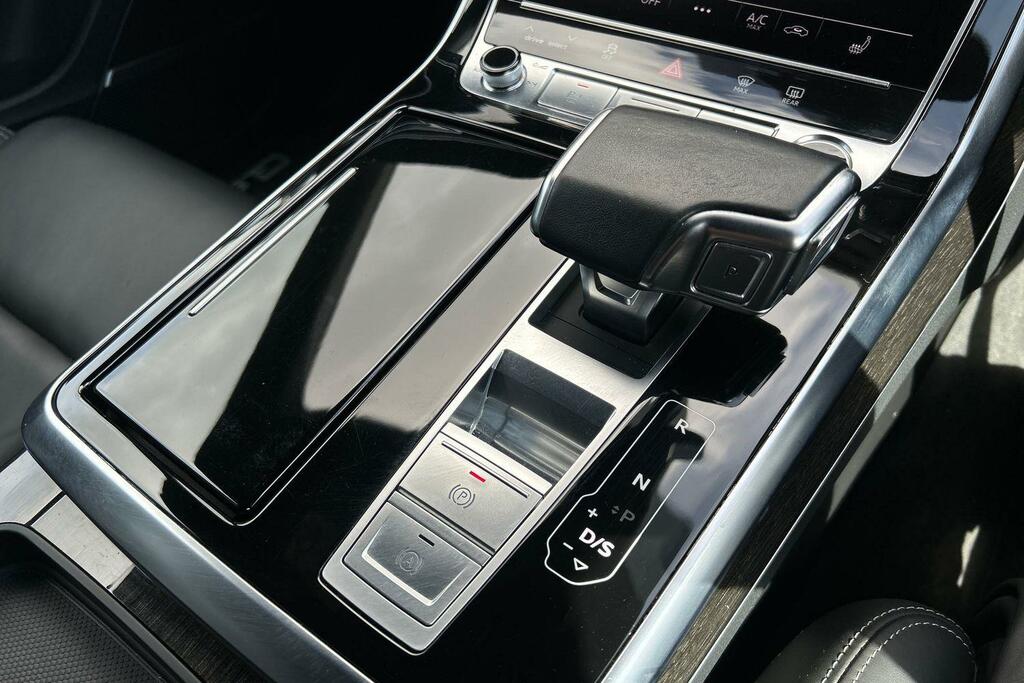 Audi Q8 3L Black Edition Black #24