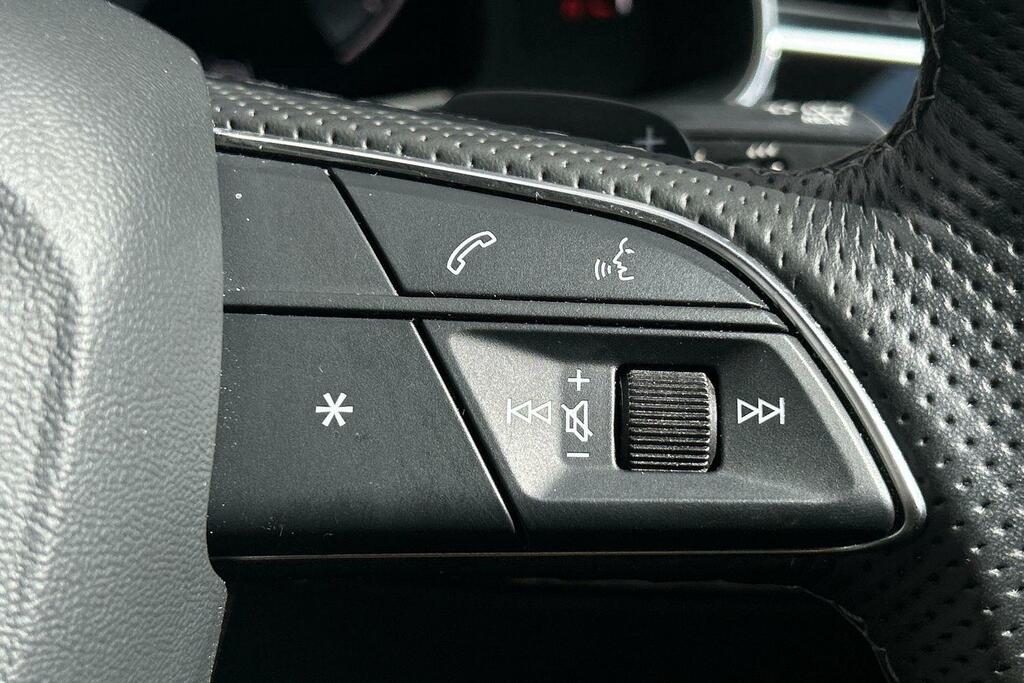 Audi Q8 3L Black Edition Black #23