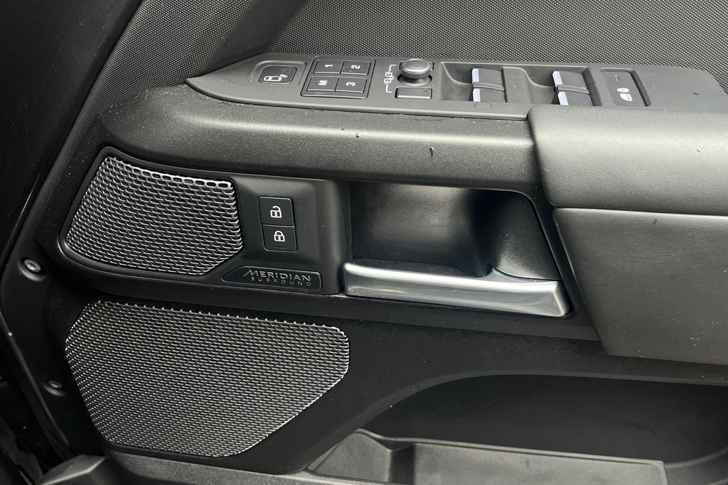 Land Rover Defender 110 X-dynamic Se Brown #27