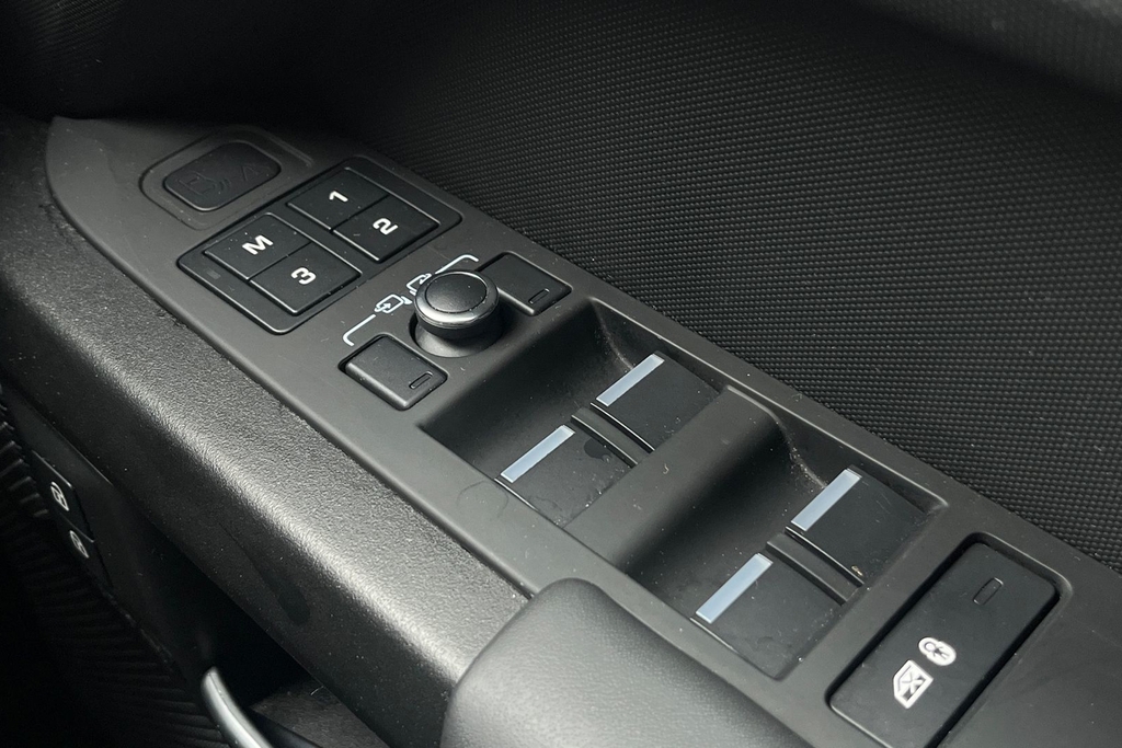 Land Rover Defender 110 X-dynamic Se Brown #25