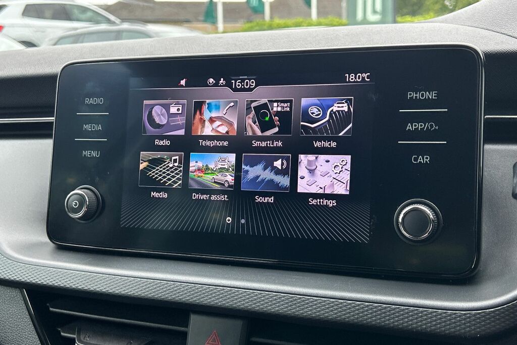 Skoda Scala Se Tsi White #12