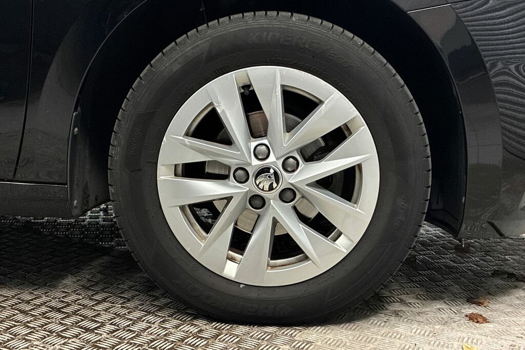 Skoda Fabia 1.0 Mpi 80 Se Comfort Black #5