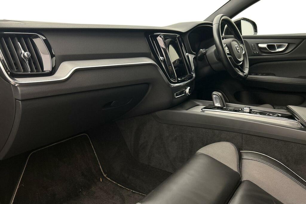 Volvo V60 R-design, B3 Mild Hybrid Black #2
