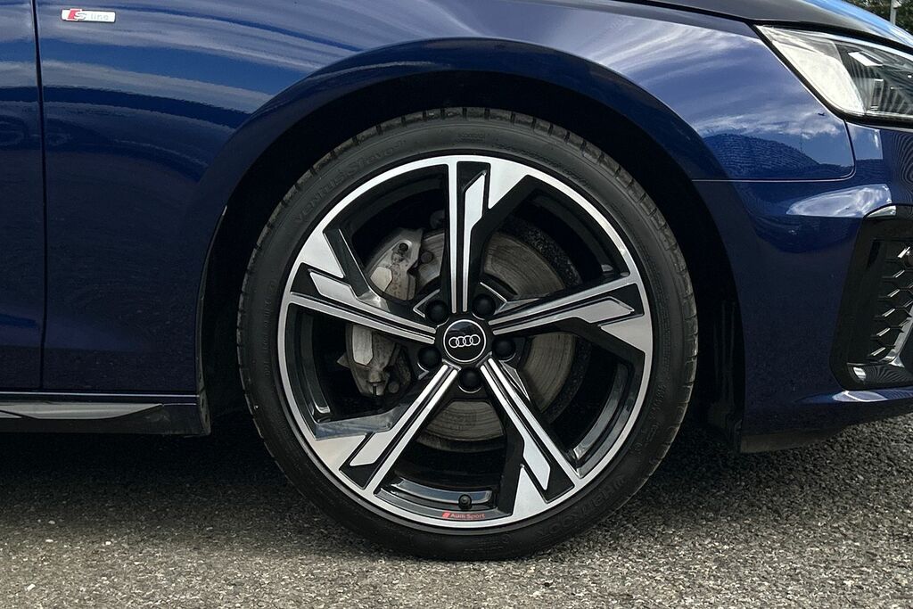Audi A4 Avant Avant Black Edition 40 Tdi Quattro 204 Ps S Tronic Blue #5