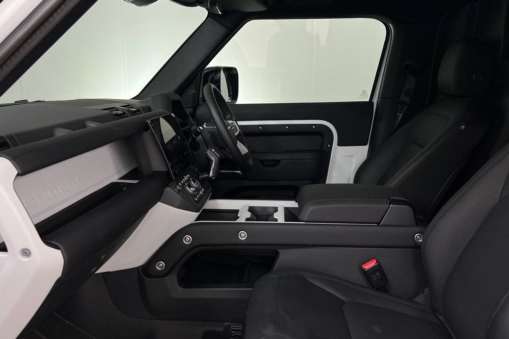 Land Rover Defender D250 Hard Top S White #6