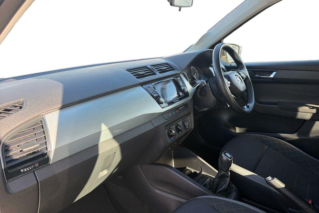 Skoda Fabia 1.0 Mpi Colour Edition White #2