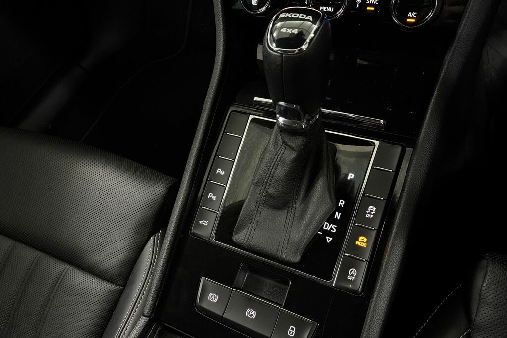 Skoda Superb Se L Black #23