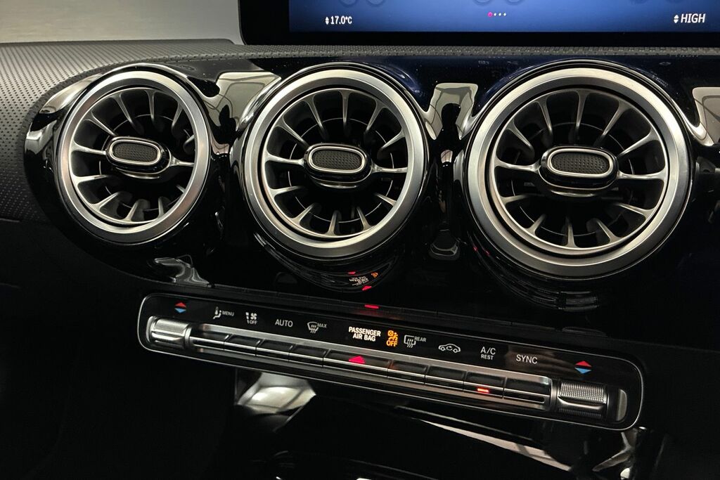 Mercedes-Benz CLA Class 200 Amg Line Executive Tip Blue #24