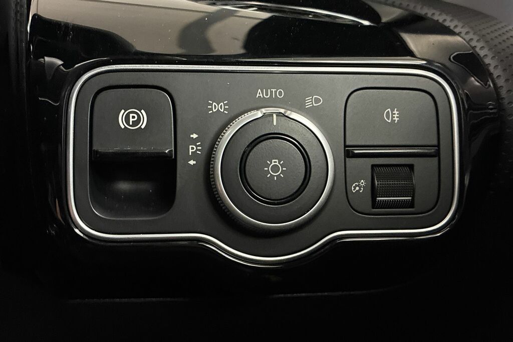 Mercedes-Benz CLA Class 200 Amg Line Executive Tip Blue #27
