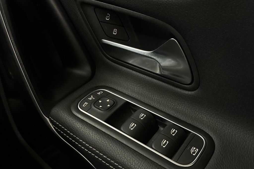 Mercedes-Benz CLA Class 200 Amg Line Executive Tip Blue #30