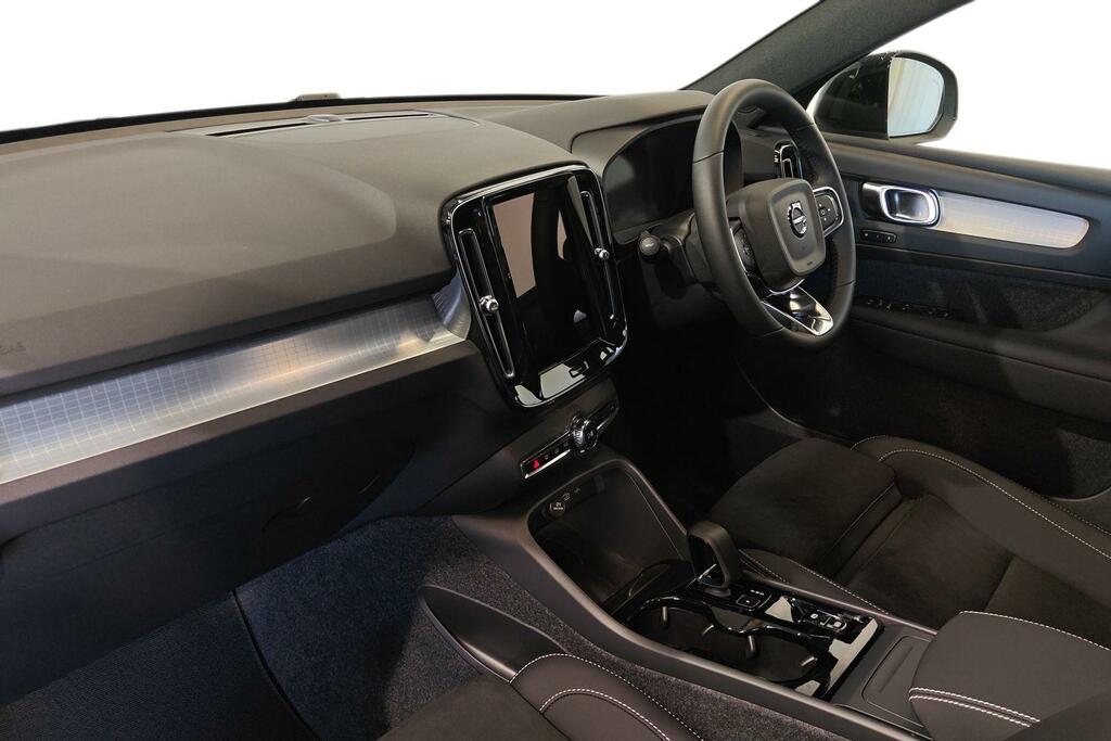 Volvo XC40 2.0 B3p Plus Dark Grey #3
