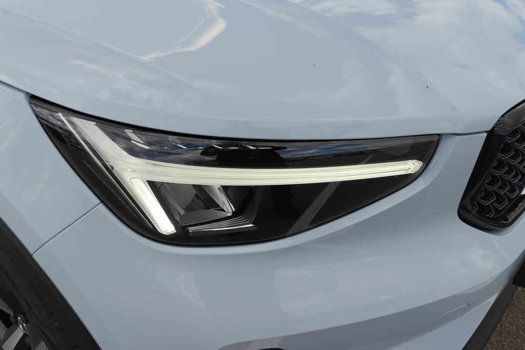 Volvo XC40 2.0 B3p Plus Dark White #18