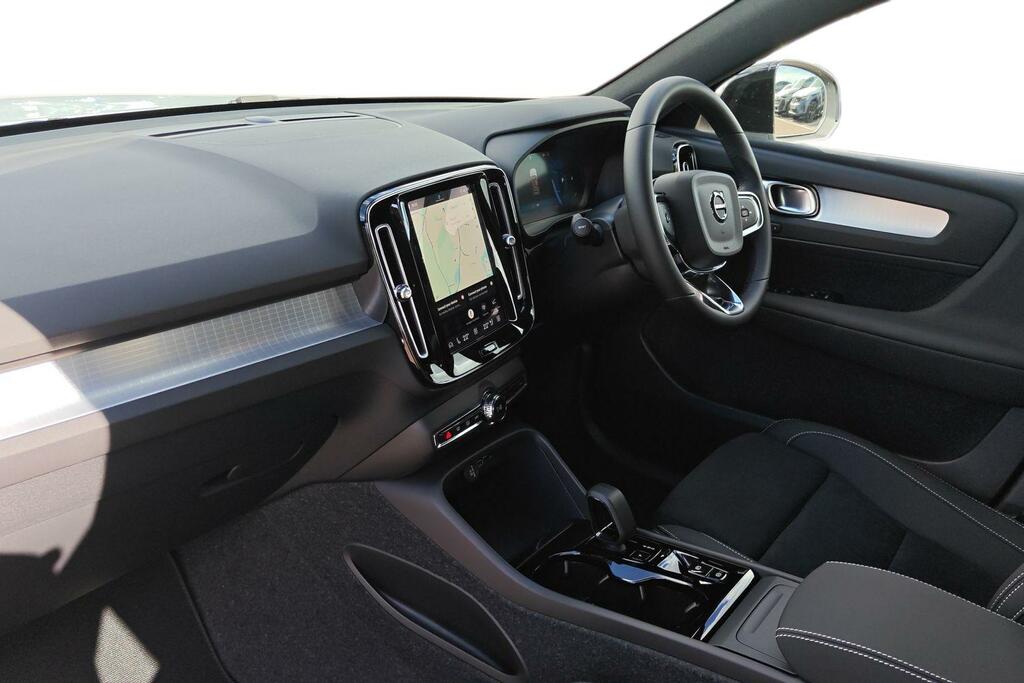 Volvo XC40 2.0 B3p Plus Dark Blue #2
