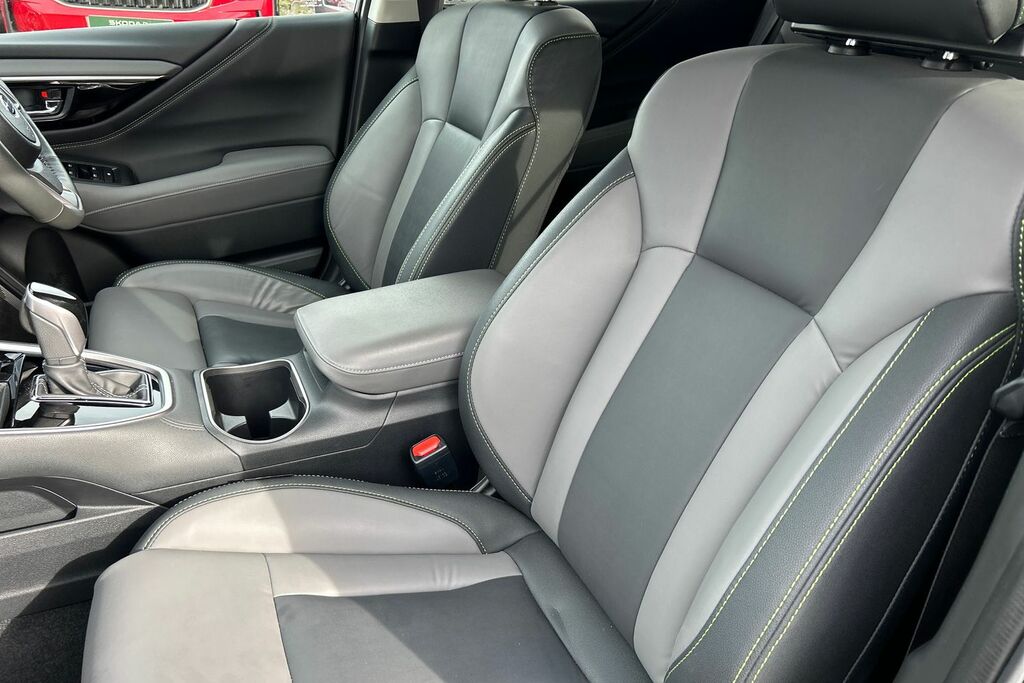 Subaru Outback Estate Black #16