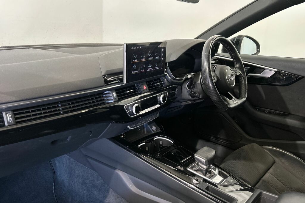 Audi A4 Avant Avant Black Edition 35 Tfsi 150 Ps S Tronic Black #2