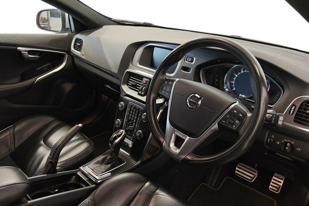 Volvo V40 T2 122 R-design Edition Black #10