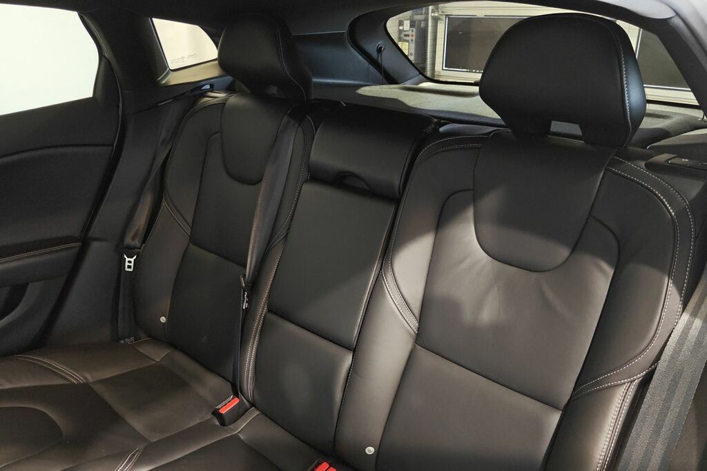 Volvo V40 T2 122 R-design Edition Black #17