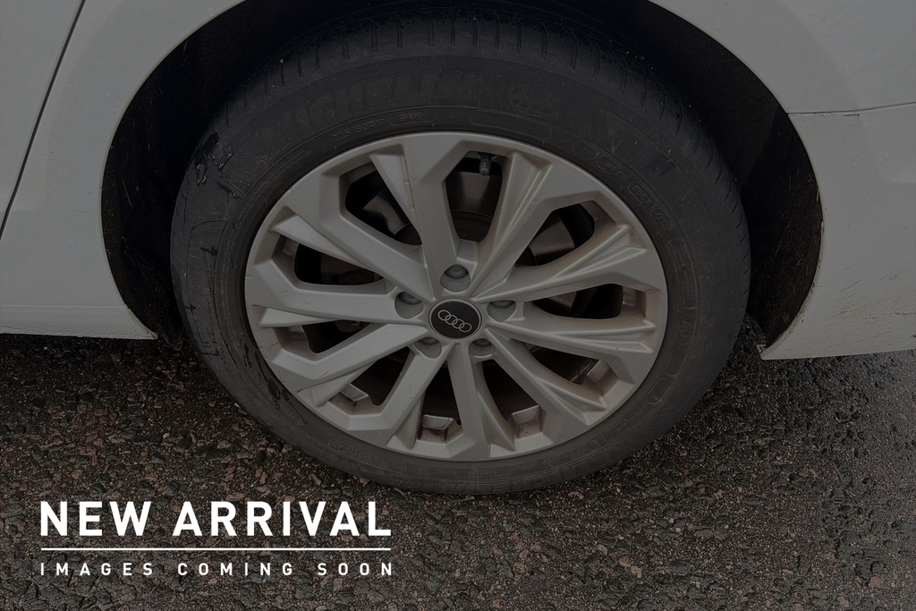 Audi A4 Avant Avant Technik 35 Tfsi 150 Ps S Tronic White #4