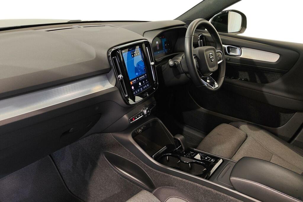 Volvo XC40 2.0 B3p Plus Dark Grey #2