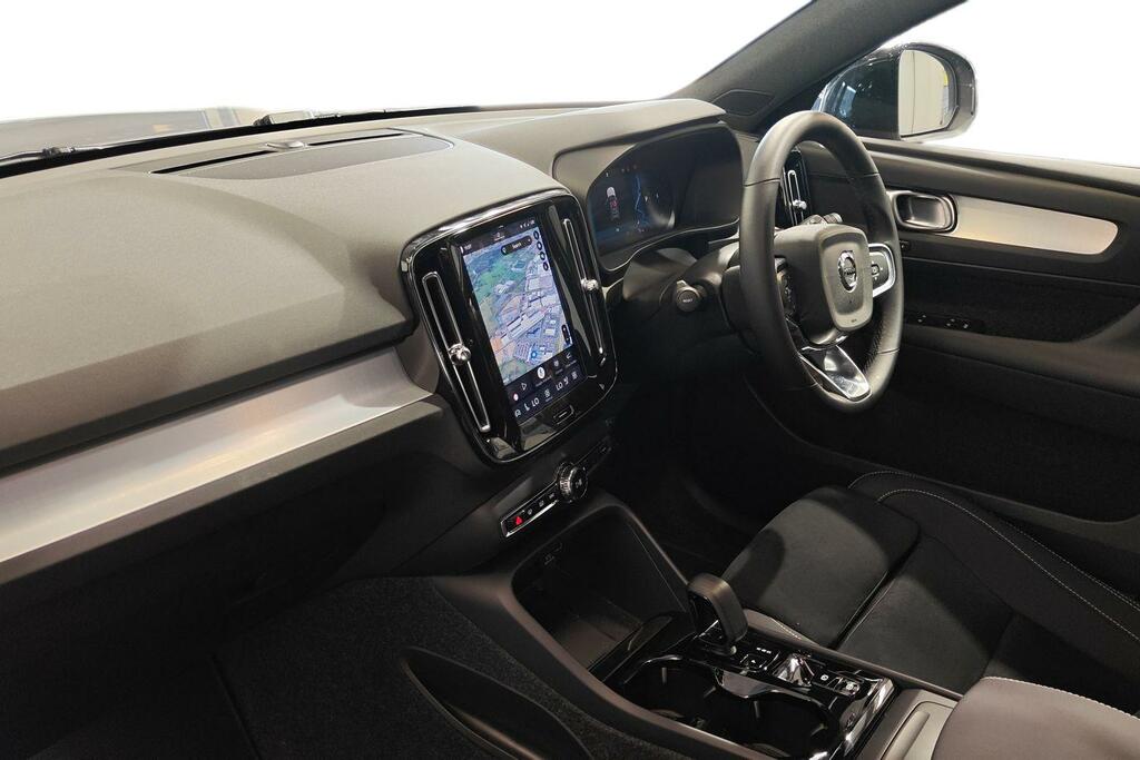 Volvo XC40 2.0 B3p Plus Dark Silver #2