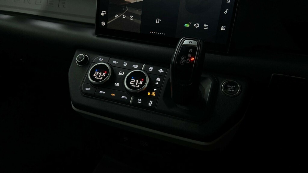 Land Rover Defender 110 V8 Black #13