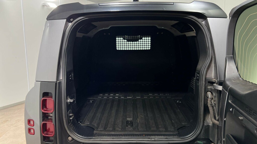 Land Rover Defender 110 V8 Black #10