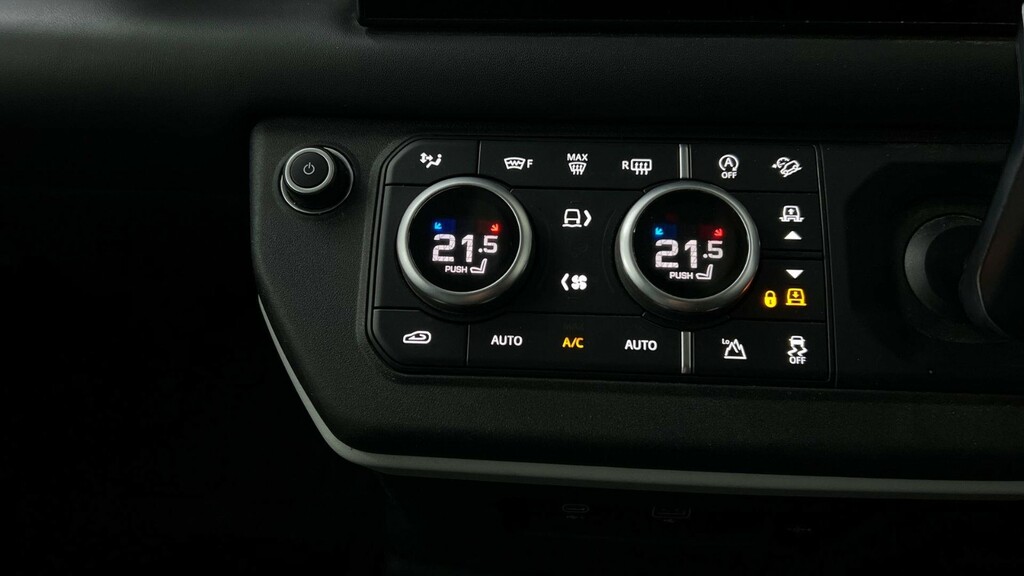 Land Rover Defender 110 V8 Black #21
